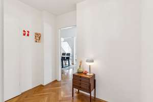 Außergewöhnliche Dachgeschosswohnung mit offener Galerie, hohen Decken und Fischgrätparkett – 81541 Obergiesing, München – Vorschaubild 5