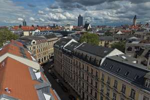 Gottschedstraße: Wohnen, wo Leipzig sich trifft – bezugsfrei, 3 Zimmer, Dachloggia, Aufzug, Parkett