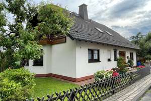 Freistehendes Zweifamilienhaus mit Doppelgarage in KS Oberzwehren – Die vollständige Adresse der Immobilie erhältst du vom Anbieter., 34132 Oberzwehren, Kassel – Vorschaubild 1