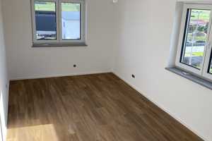 Großzügige DHH mit PV-Anlage, Speicher, Wallbox , EBK, 2 Bädern und Carport – Erlangen-Höchstadt (Kreis) – Vorschaubild 9