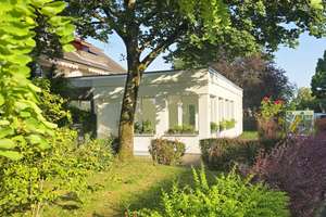  Bungalow mit großem zusätzlichen Souterrain in bester Wohnlage Meerbusch, bestehend aus 2 ETW