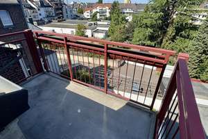 Kernsanierte 3-Zimmer-DG-Wohnung mit Wohnküche, neuer EBK und Sonnenterrasse in Eller – 40229 Eller, Düsseldorf – Vorschaubild 4