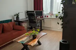 Gemütlich möblierte 2-Zimmer-Wohnung mit Einbauküche in Berlin Lichtenberg (Befristung 1 Jahr) – Bernhard-Bästlein-Str. 20, 10367 Berlin – Vorschaubild 1