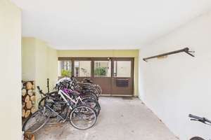 Charmante Dachgeschosswohnung in bester Altstadtlage in Regensburg zum Kauf! – Die vollständige Adresse der Immobilie erhältst du vom Anbieter., 93047 Innenstadt, Regensburg – Vorschaubild 9