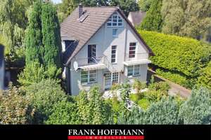 Sanierungsbedürftiges Zweifamilienhaus in Hamburg-Volksdorf