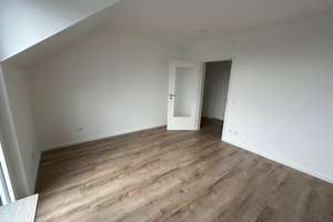 Sonnige 1-Zimmer-Dachgeschosswohnung mit Balkon in Krefeld – Viktoriastr. 138, 47799 Cracau, Krefeld – Vorschaubild 2