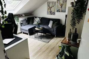 Helle und gemütliche 2-Zimmer Dachgeschosswohnung in wunderschönem Altbau – Industriestraße 51, 47803 Kempener Feld/Baackeshof, Krefeld – Vorschaubild 1