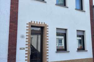 Charmantes Reihenmittelhaus in Mombach – Die vollständige Adresse der Immobilie erhältst du vom Anbieter., 55120 Mombach, Mainz – Vorschaubild 1