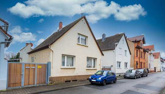 Bild von *Sanierungsbedürftig mit Anbau- und Ausbaumöglichkeiten* Tageslichtbad, Garage, Schuppen, gr. Garten