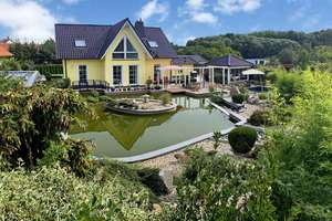 Traumhaus in Löbnitz: Exklusives Architektenhaus mit Gartenparadies, Pool, Pavillon und Nebengebäude – Die vollständige Adresse der Immobilie erhältst du vom Anbieter., 4509 Löbnitz – Vorschaubild 1