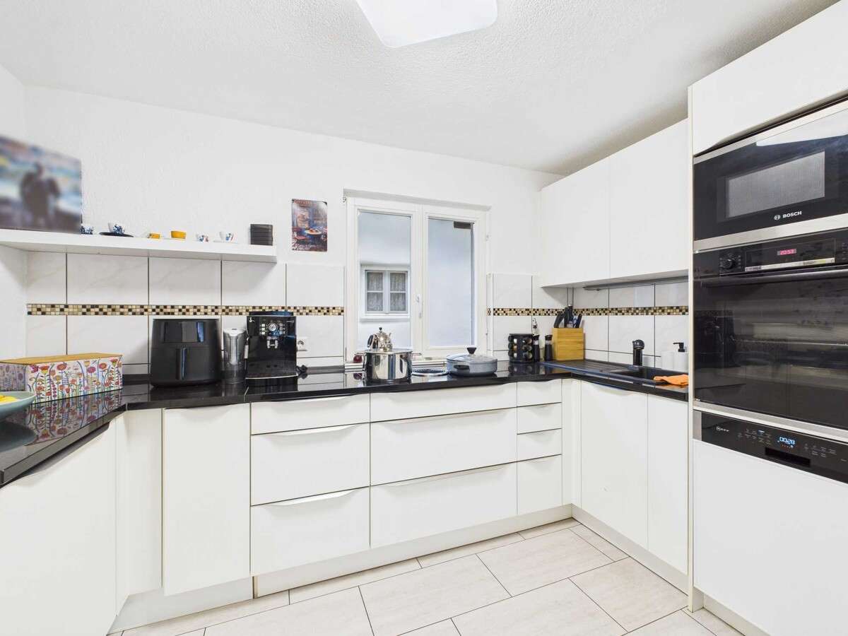 Immobilie in Oberderdingen - Wohnen mit Charme: Saniertes Einfamilienhaus mit Scheune im Ortskern | Oberderdingen | - Bild 0