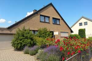 Traumhaftes freistehendes EFH in Ensen. Mit Doppelgarage, 2 Stellplätzen und Garten in Rheinnähe – Köln – Vorschaubild 1