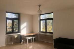 Großzügige, teilmöblierte 45 m² Altbau-Studentenwohnung mit Balkon und EBK am Lousberg