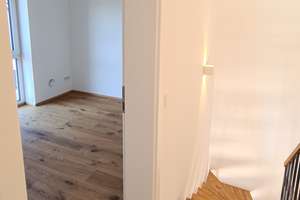 Frei ab 01.08.2026! Exklusive 5 Zi. Whg auf 3 Ebenen mit 117m² Süd-West-Garten &  35 m² Terrasse – Die vollständige Adresse der Immobilie erhältst du vom Anbieter., 81827 Waldtrudering, München – Vorschaubild 11
