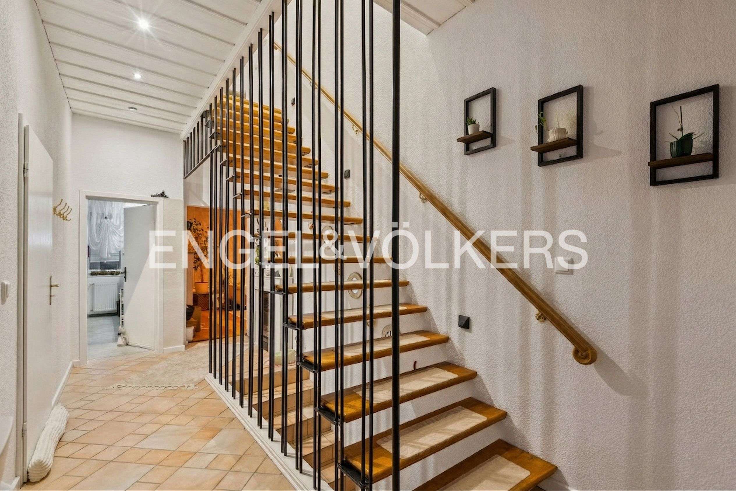 Immobilie in Ginsheim-Gustavsburg - Gepflegtes Dreifamilienhaus – Eigennutzung oder Kapitalanlage mit 5,2 % Rendite - Bild 0