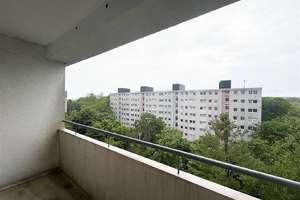 Mainz-Lerchenberg: Gepflegte 2 Zimmerwohnung mit Balkon und Aufzug  - ideal als Kapitalanlage  – Die vollständige Adresse der Immobilie erhältst du vom Anbieter., 55127 Lerchenberg, Mainz – Vorschaubild 2
