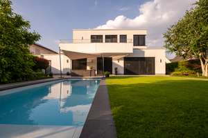 Elegante Bauhaus-Villa mit Poollandschaft und Basketballplatz in Düsseldorf-Nähe – Die vollständige Adresse der Immobilie erhältst du vom Anbieter., 47803 Inrath/Kliedbruch, Krefeld – Vorschaubild 3