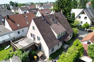 BIETERVERFAHREN: Renovierung oder Abriss?
Ein Haus - viele Möglichkeiten wartet auf SIE!