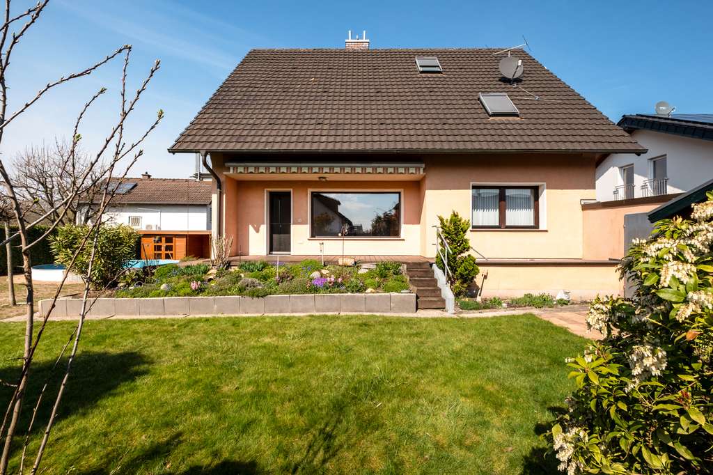 Immobilie in Niederkassel - Wohnen mit Freiraum – charmantes freistehendes Haus mit großem Garten und Pool - Bild 4