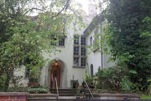 Charmante Landhausvilla im Dornröschenschlaf !