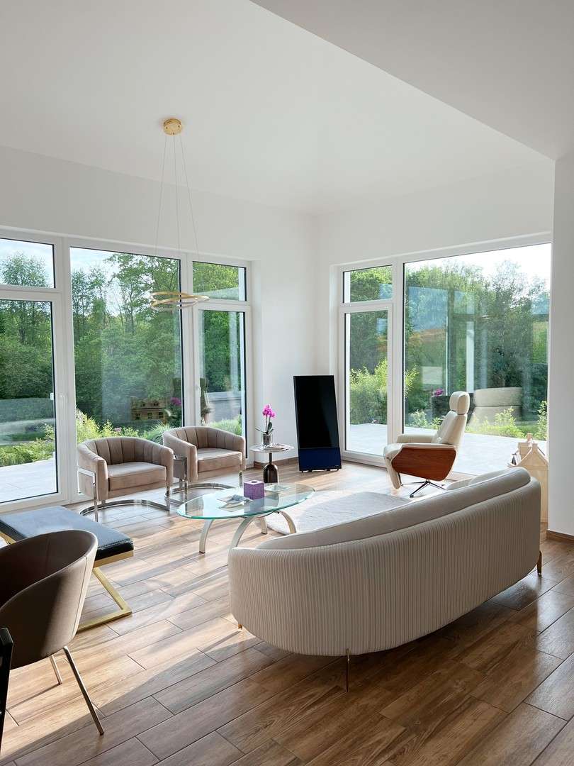 Immobilie in Bilshausen - Exklusives Architektenhaus mit unverbaubarem Waldblick nahe Göttingen - Provisionsfrei - Bild 2