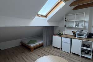Helle, frisch renovierte und voll möblierte 1-Zimmer-Dachgeschosswohnung mit Zusatzraum – Hofgartenweg 4, 93051 Kumpfmühl-Ziegetsdorf-Neuprüll, Regensburg – Vorschaubild 4