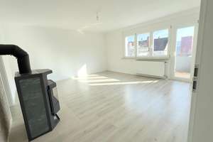 🏡 Fünf-Zimmer-Wohnung in Pforzheim - modernisiert, lichtdurchflutet, mit Kamin und zwei Bädern – Hohenstaufenstr. 56, 75177 Nordstadt, Pforzheim – Vorschaubild 3