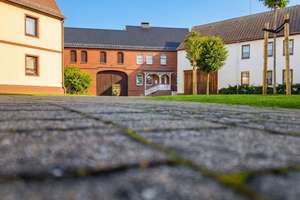 Modernes Wohnhaus, Scheune, Nebengebäude: Vierseitenhof in wundervoller Lage bei Jessen (Elster) – Die vollständige Adresse der Immobilie erhältst du vom Anbieter., 6917 Jessen (Elster) – Vorschaubild 3