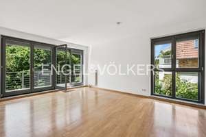 Lichtdurchflutete 4-Zimmer-Wohnung mit Balkon und Tiefgaragenstellplatz im Komponistenviertel – Die vollständige Adresse der Immobilie erhältst du vom Anbieter., 12207 Lichterfelde, Berlin – Vorschaubild 3
