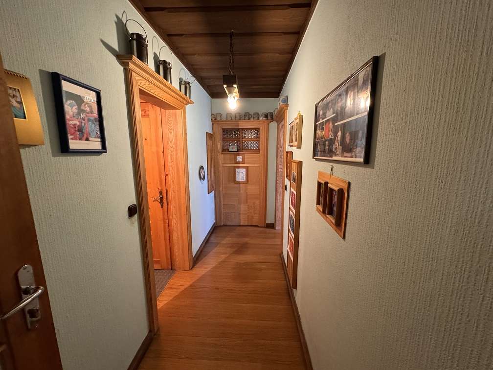 Geräumiges Wohn- und Geschäftshaus mit 6 Garagen, Regen Kreis – Bild 4