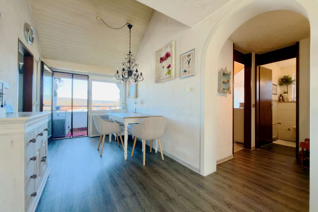 Immobilie in Kirchheim unter Teck - Großzügige Galerie-Maisonette in grüner Stadtrandlage - Bild 4