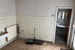 Sanierungsbedürftiges Einfamilienhaus mit großem Grundstück – Die vollständige Adresse der Immobilie erhältst du vom Anbieter., 41472 Holzheim, Neuss – Vorschaubild 4