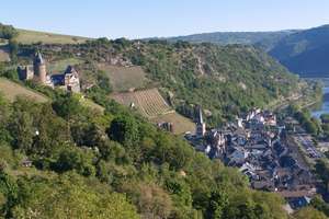 ** Traumhaft wohnen mit unverbaubarem Rheinblick – Einfamilienhaus mit Charme in Bacharach-Neurath** – Die vollständige Adresse der Immobilie erhältst du vom Anbieter., 55422 Bacharach – Vorschaubild 1