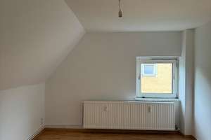 Viel Platz für die ganze Familie – 4-Zimmer-Wohnung im Dachgeschoss – Hackenbeek 3, 38229 Hallendorf, Salzgitter – Vorschaubild 3