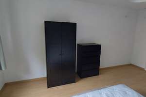 Helles, möbliertes Zimmer in 3er-WG - 1.1 km zur Uni, 1.3 km zur OTH – Karthauser Str. 10, 93051 Kumpfmühl-Ziegetsdorf-Neuprüll, Regensburg – Vorschaubild 2