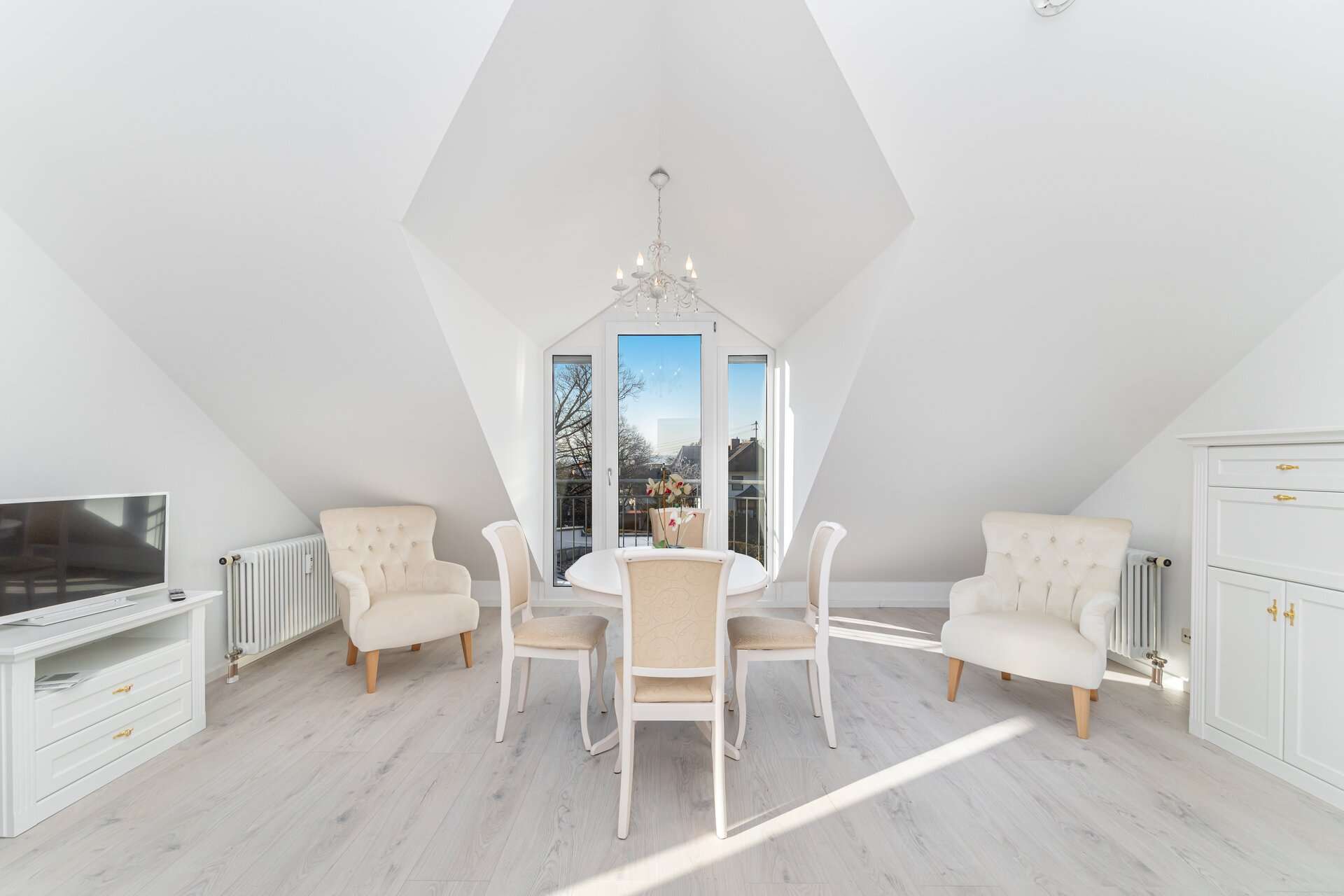 Immobilie in Herrsching am Ammersee - Helle, stilvolle 2-Zimmer-DG-Wohnung mit Südbalkon & TG in Toplage Herrsching - frei ab sofort! - Bild 3