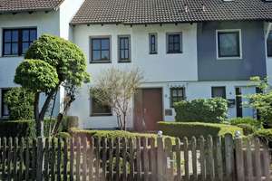 Top gepflegtes Reihenmittelhaus mit Garten und Garage in Regenstauf