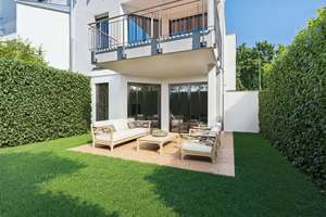 Stilvolle Erdgeschosswohnung mit Privatgarten in begehrter Lage von München-Solln – Die vollständige Adresse der Immobilie erhältst du vom Anbieter., 81479 Solln, München – Vorschaubild 1