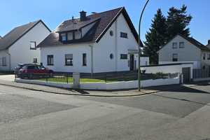 Freistehendes Ein-/Zweifamilienhaus mit zusätzlichem Anbau und separatem Eingang u. Pool in Kirkel – Saarpfalz-Kreis – Vorschaubild 1