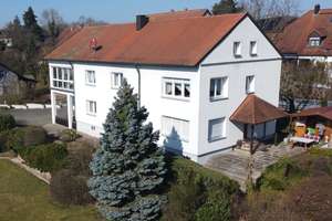 Mehrfamilienhaus mit Ausbaureserve und großem Garten für gemeinsames Leben – Die vollständige Adresse der Immobilie erhältst du vom Anbieter., 96135 Stegaurach – Vorschaubild 2