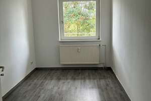 Zentral. Hell. Bezugsfertig – 4 Zimmer mit Balkon im Herzen der Stadt – 38226 Lebenstedt, Salzgitter – Vorschaubild 3