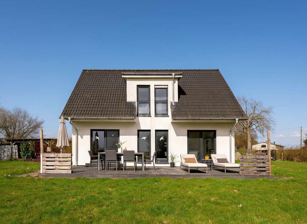 Immobilie in Satow - Junges Einfamilienhaus mit großer Sonnenterrasse und Weitblick - Bild 1
