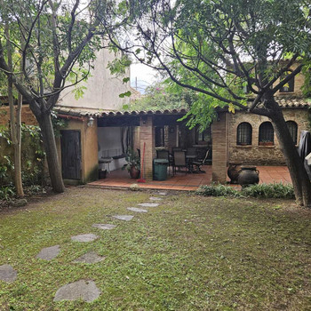 BAIX EMPORDÀ, CORÇÀ, STEINHAUS IM DORF