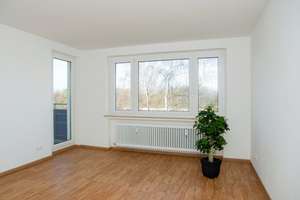 ***ERSTBEZUG NACH KOMPLETTSANIERING*** 2-Zi-Whg mit Loggia -provisonsfrei- – Robinsbalje 1, 28259 Mittelshuchting, Bremen – Vorschaubild 2