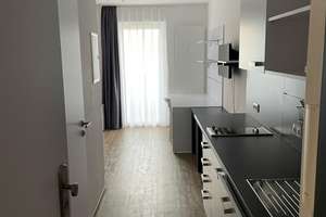 Moderne, möblierte Einzimmer-Wohnung mit Balkon und EBK