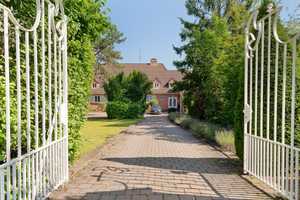 Einzigartiges Gebäudeensemble mit Parkgrundstück in bester Lage – Ludwigsburg (Kreis) – Vorschaubild 3