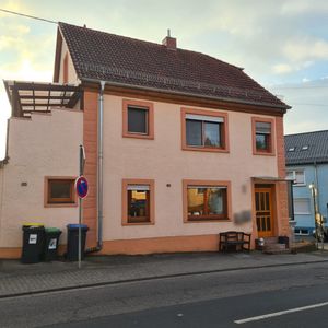 Freistehendes gepflegtes Zweifamilienhaus in Illingen - laufend modernisiert und sofort bezugsbereit