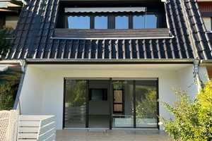 Großzügiges 160 m² Reihenmittelhaus mit Terrasse, Garten und Garage, Nähe MHH – Dorfmarkhof 20, 30625 Hannover – Vorschaubild 1