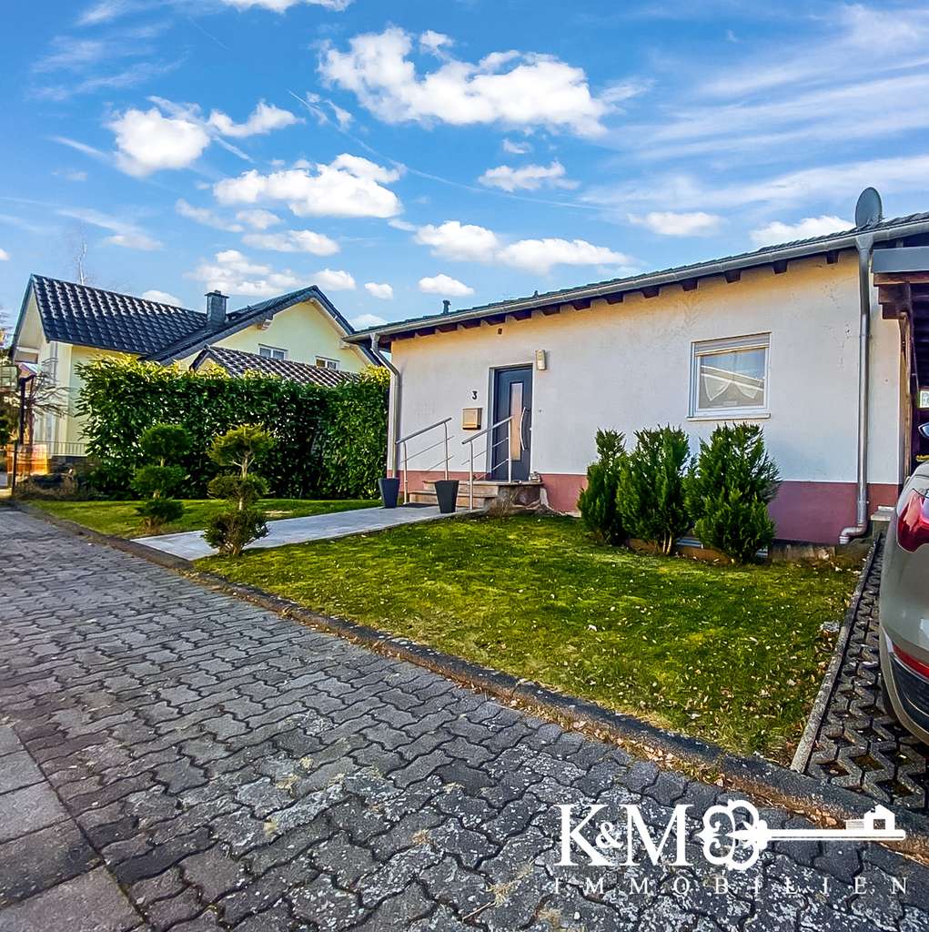 Immobilie in Langenfeld (Rheinland) - Wohnen im Grünen: Einfamilienhaus mit Terrasse, Balkon und großem Grundstück - Bild 2