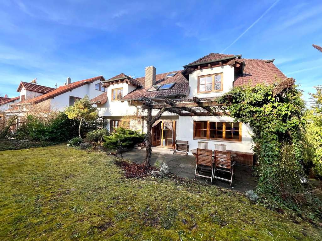 Immobilie in Mönsheim - ZUM TOP PREIS!  284 m² grosses Einfamilienhaus mit 10 Zimmer`* Gute Lage * In direkter Waldnähe! * - Bild 3